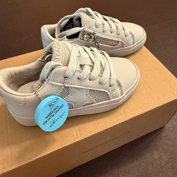 Vintage Havana Toddler Sneakers with Star & Zipper Detail NWT - Picture 3 of 5